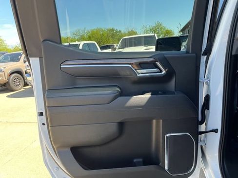 Used 2025 Chevrolet Silverado 1500 LT Trail Boss w/ Convenience Package II AWD/4WD image 22