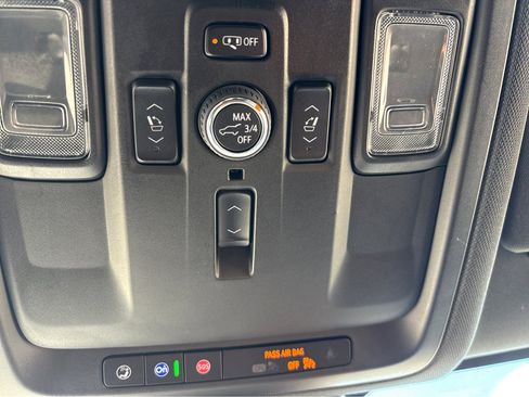 Used 2023 Chevrolet Suburban Premier image 28