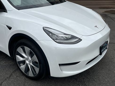Used 2022 Tesla Model Y Long Range AWD/4WD image 10