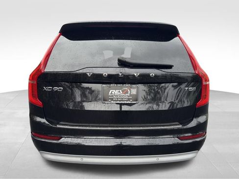 Used 2022 Volvo XC90 T5 Momentum w/ Climate Package image 4