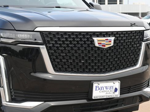 Used 2023 Cadillac Escalade Luxury AWD/4WD image 28
