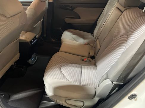Used 2022 Toyota Highlander L FWD image 14