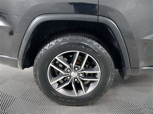 Used 2017 Jeep Grand Cherokee Limited image 23