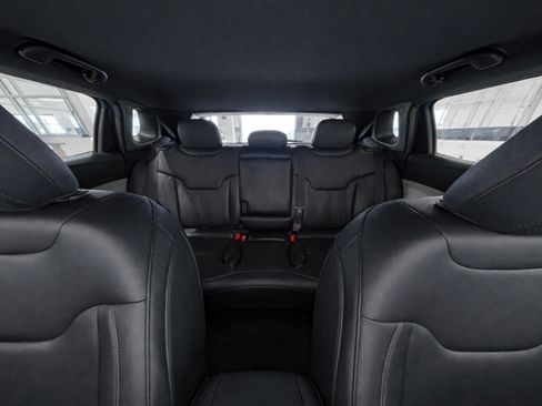 Used 2025 Jeep Compass Limited AWD/4WD image 12
