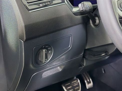 Used 2023 Volkswagen Tiguan SE R-Line image 10