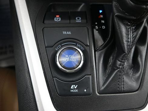 Used 2023 Toyota RAV4 Limited AWD/4WD image 23