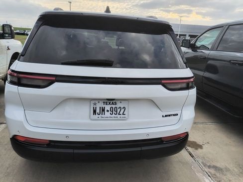 Used 2025 Jeep Grand Cherokee Limited w/ Black Appearance Package RWD image 8