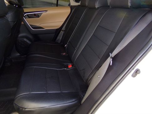 Used 2019 Toyota RAV4 LE image 30