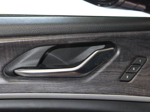 Used 2023 Jeep Grand Cherokee L Limited w/ Black Appearance Package AWD/4WD image 6