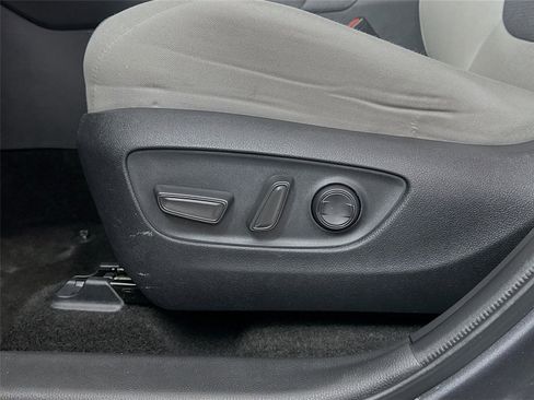 Used 2025 Toyota RAV4 XLE image 19