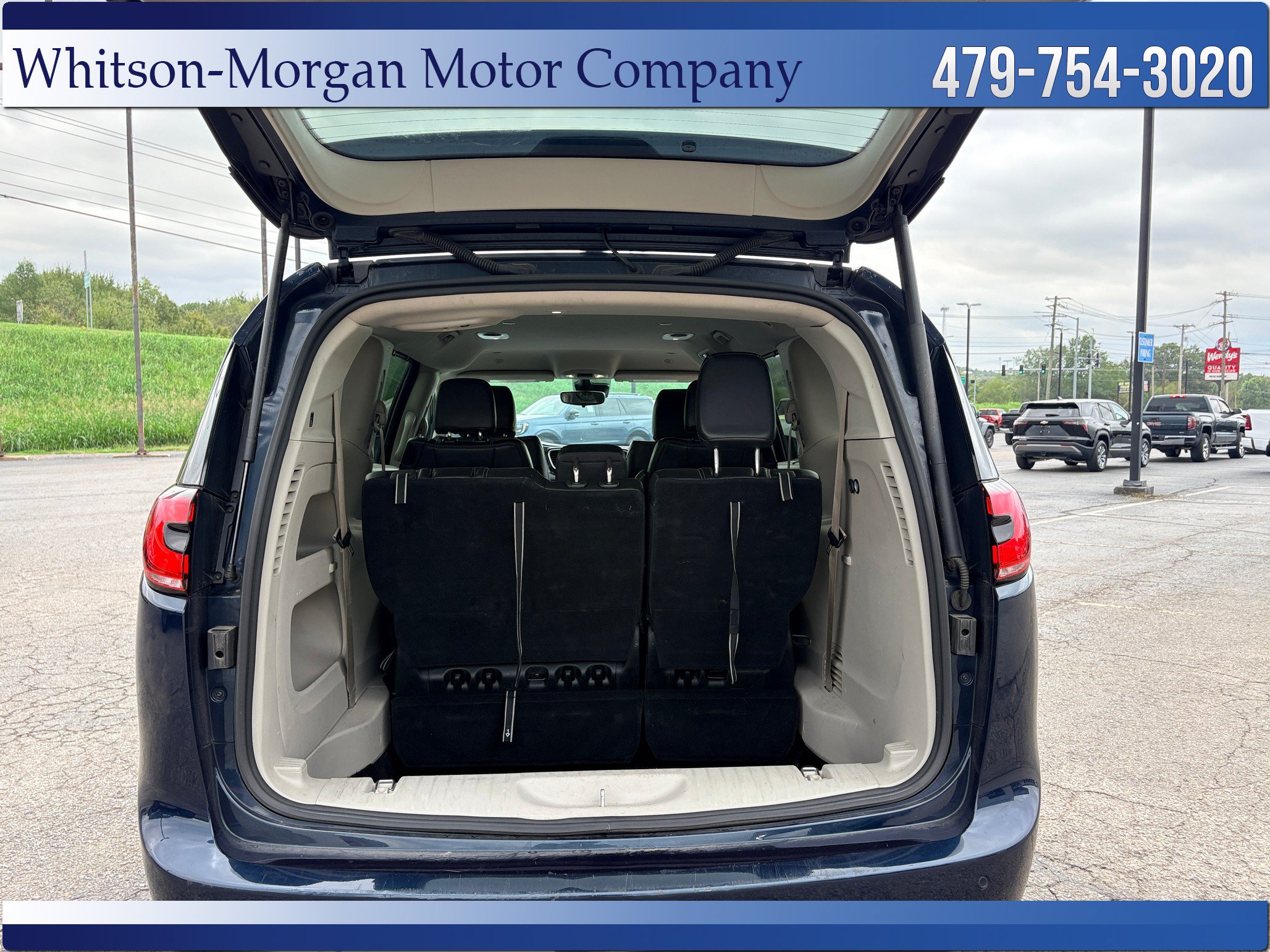 Used 2024 Chrysler Pacifica Touring-L FWD image 37