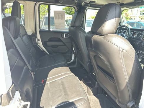 Used 2018 Jeep Wrangler Unlimited Sahara AWD/4WD image 13