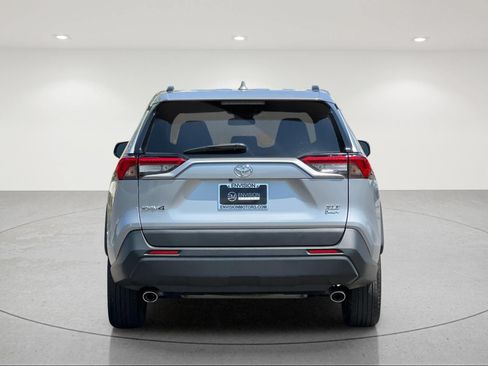Used 2025 Toyota RAV4 XLE AWD/4WD image 4