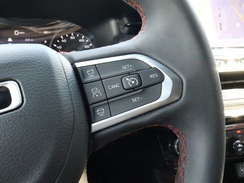 Used 2025 Jeep Compass Trailhawk AWD/4WD image 25