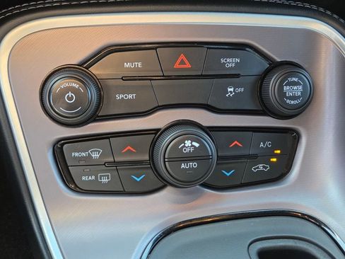 Used 2022 Dodge Challenger SXT RWD image 30