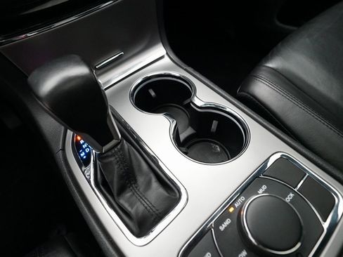 Used 2020 Jeep Grand Cherokee Limited image 17