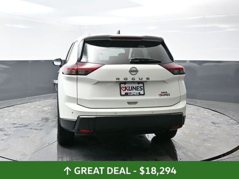 Used 2024 Nissan Rogue S image 14