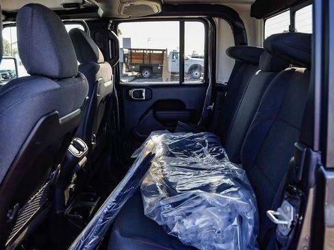 New 2025 Jeep Gladiator Rubicon w/ Safety Group image 20