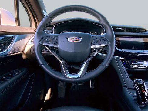 Used 2025 Cadillac XT6 Sport w/ Technology Package AWD/4WD image 6