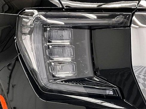 Used 2024 GMC Yukon SLE image 30