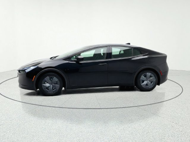 Used 2024 Toyota Prius LE AWD/4WD image 2