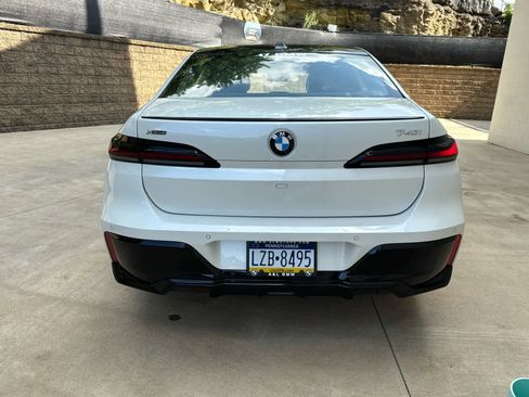 Used 2025 BMW 740i xDrive w/ Premium Package image 4