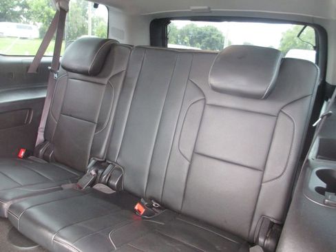 Used 2016 GMC Yukon XL SLT w/ Open Road Package AWD/4WD image 23