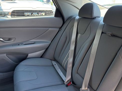 Used 2025 Hyundai Elantra SEL FWD image 36