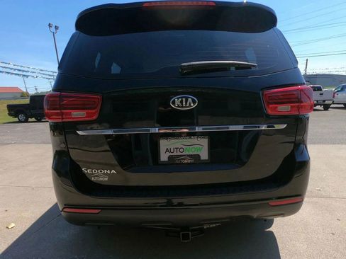 Used 2019 Kia Sedona L image 6