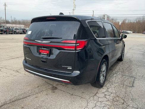 New 2026 Chrysler Pacifica Limited w/ Uconnect Theater Family Group image 7