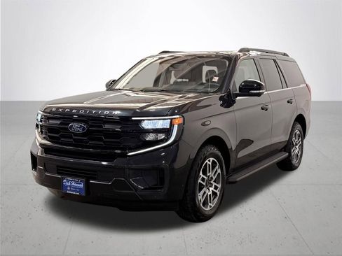 Certified 2025 Ford Expedition Active image 2