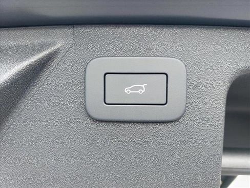 New 2025 Land Rover Discovery Sport S image 13