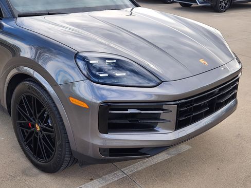 Used 2024 Porsche Cayenne S image 7