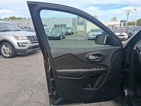 Used 2014 Jeep Cherokee Sport image 13