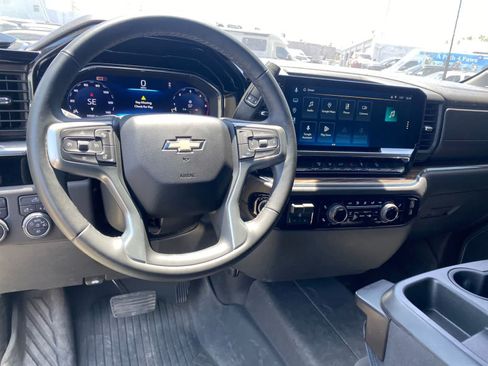 Used 2024 Chevrolet Silverado 2500 LT AWD/4WD image 10