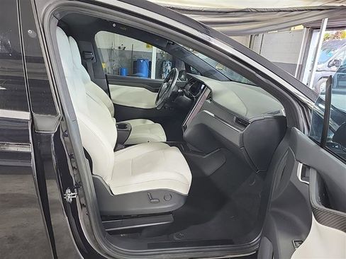 Used 2018 Tesla Model X P100D image 11