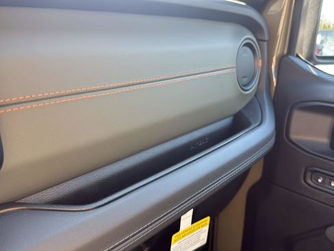 New 2025 Jeep Gladiator Mojave w/ Safety Group image 28