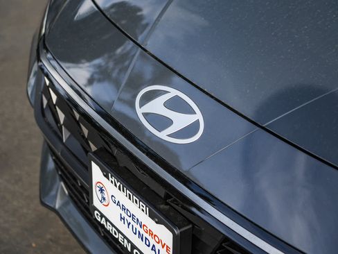 New 2026 Hyundai Elantra Limited FWD image 3