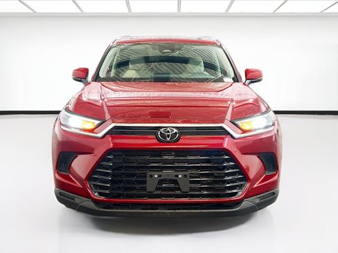 Used 2024 Toyota Grand Highlander XLE image 2