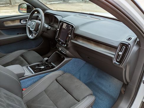 Certified 2024 Volvo XC40 Recharge Plus image 21