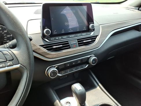 Used 2025 Nissan Altima 2.5 SV FWD image 26
