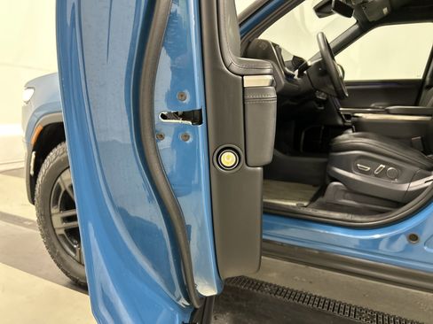Used 2022 Rivian R1T Adventure image 30