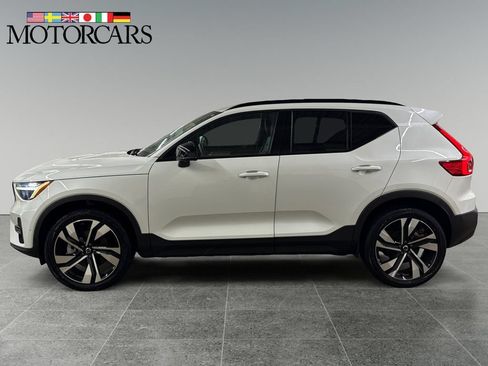 Certified 2024 Volvo XC40 B5 Plus w/ Climate Package AWD/4WD image 6
