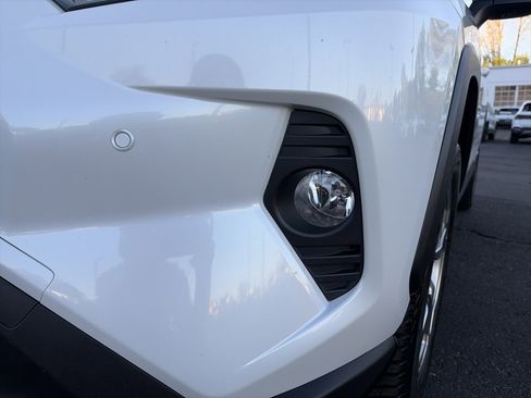 Used 2019 Toyota RAV4 Limited image 11