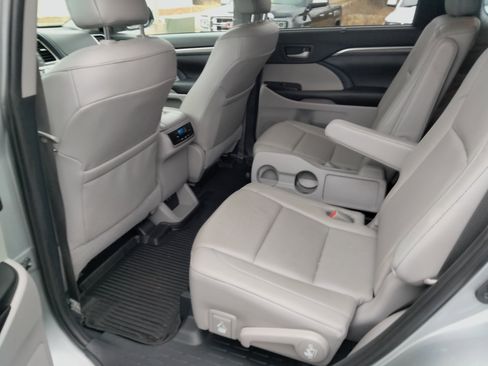 Used 2019 Toyota Highlander Limited image 10