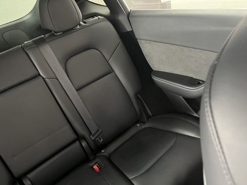 Used 2023 Tesla Model Y Long Range image 19