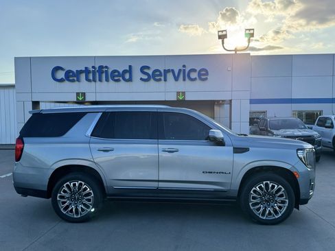 Used 2024 GMC Yukon Denali Ultimate AWD/4WD image 3