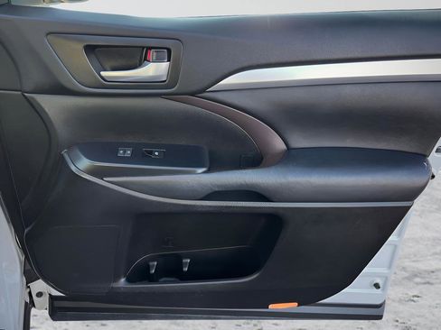 Used 2018 Toyota Highlander XLE image 34