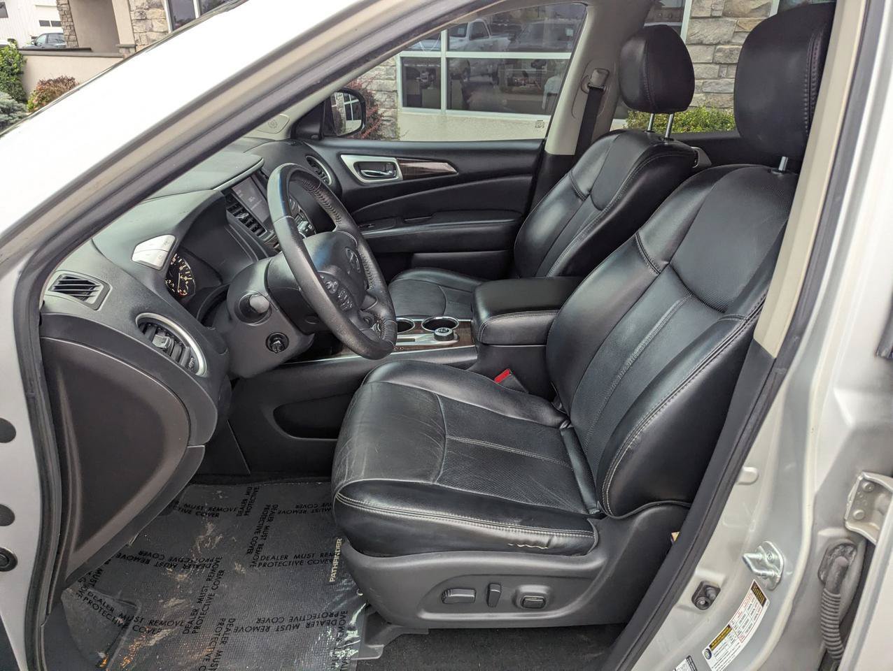 Used 2015 Nissan Pathfinder Platinum w/ Cargo Package FWD image 11