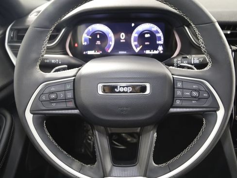 Used 2024 Jeep Grand Cherokee Altitude AWD/4WD image 33